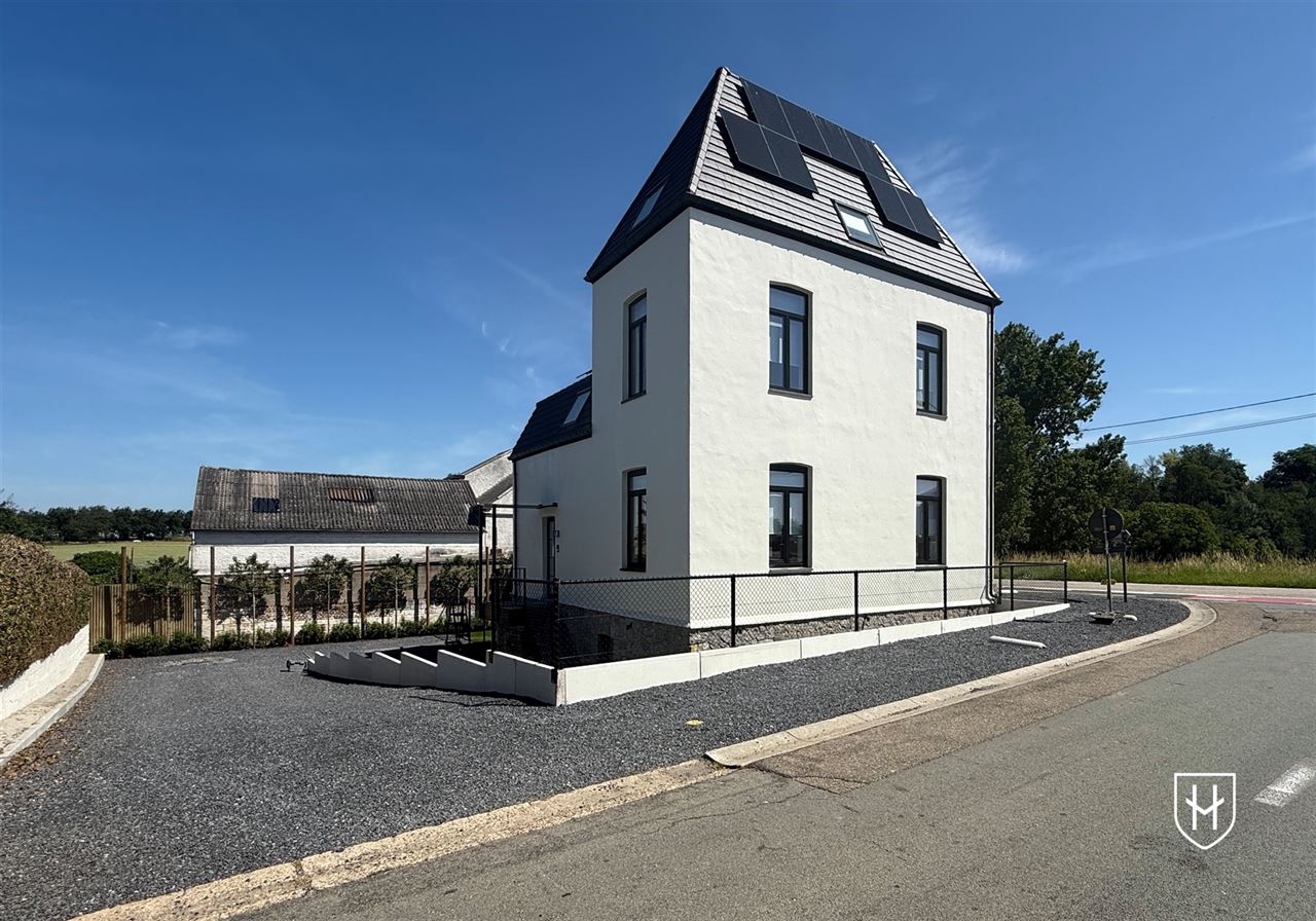Luxe appartement met zonnepanelen, 3 slaapkamers en 2 badkamers, met eigen tuintje en terras, te Lanaken-Veldwezelt