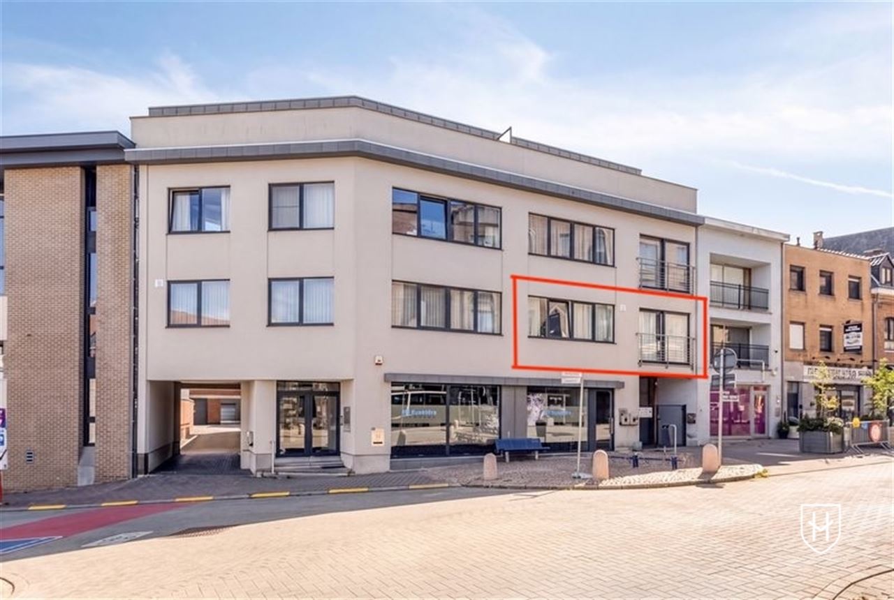 Instapklaar appartement met 2 slaapkamers, 2 badkamers en een grote garage, pal in het centrum van Lanaken