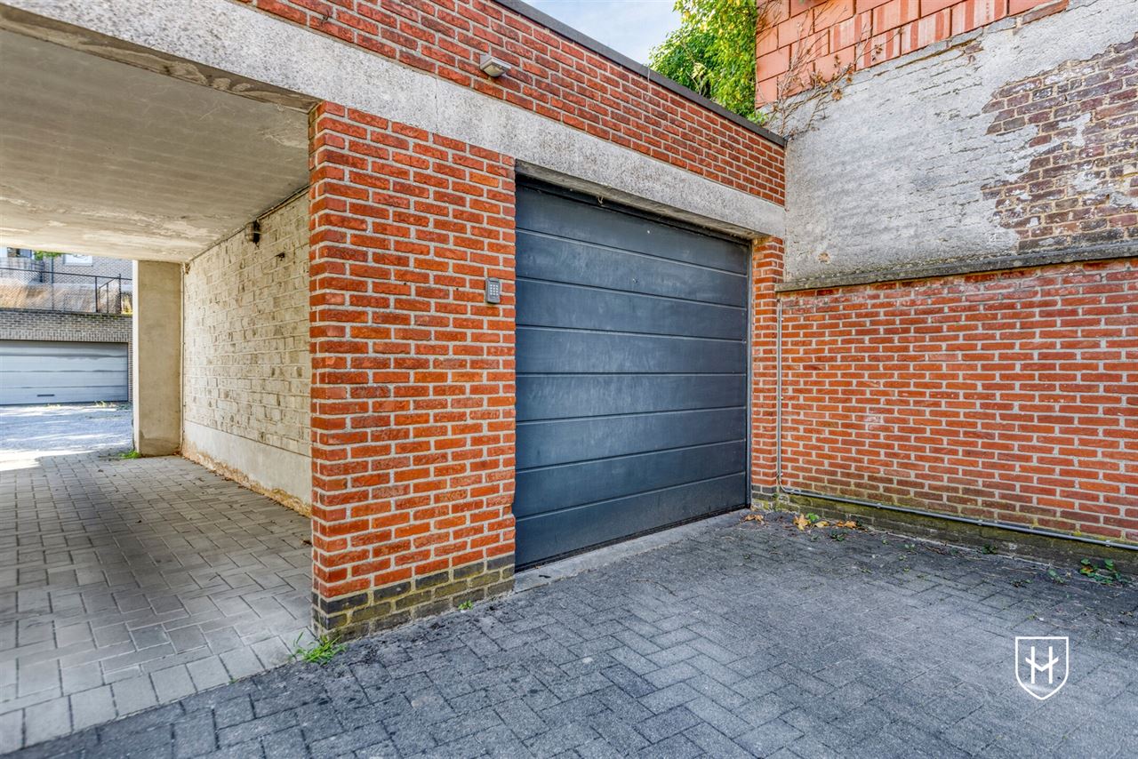 Instapklaar appartement met 2 slaapkamers, 2 badkamers en een grote garage, pal in het centrum van Lanaken