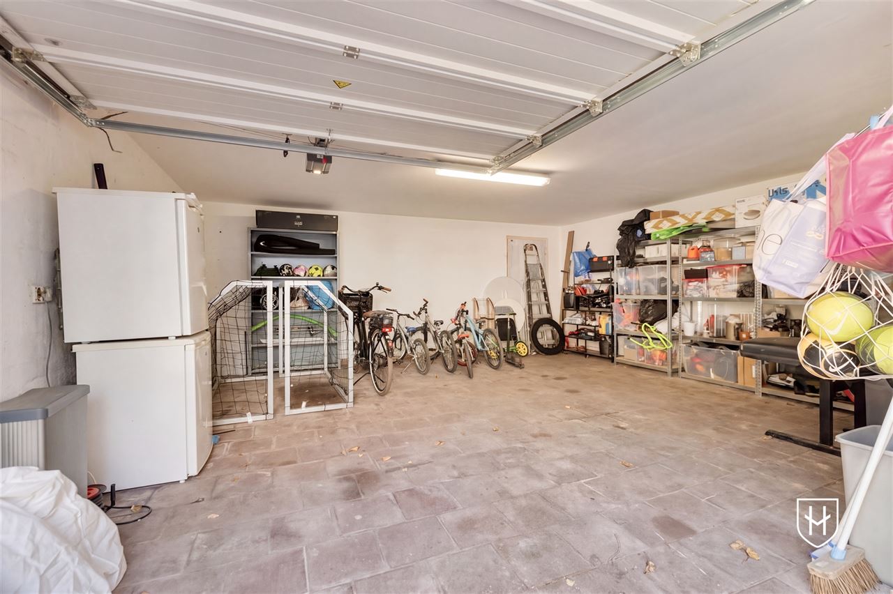 Instapklaar appartement met 2 slaapkamers, 2 badkamers en een grote garage, pal in het centrum van Lanaken
