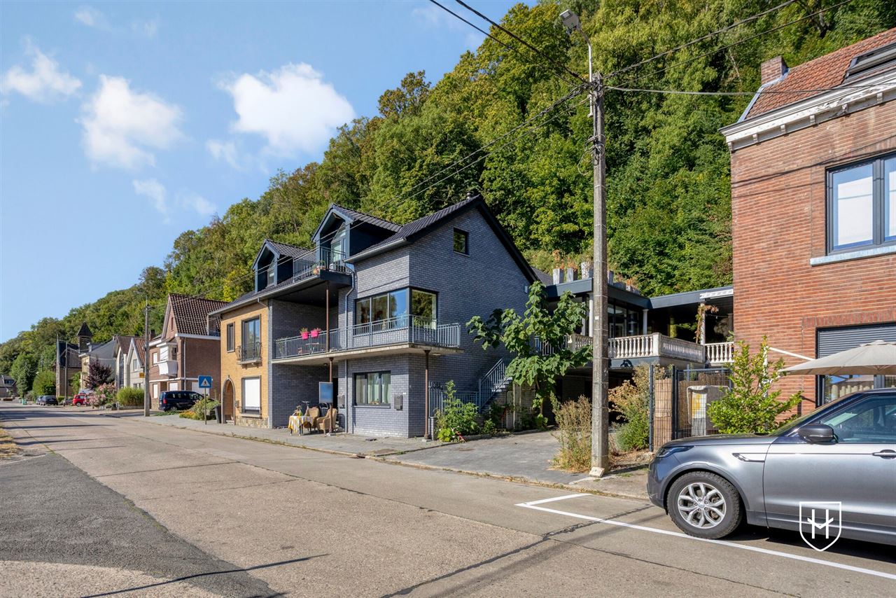 Spacious 3-bedroom duplex penthouse with two bathrooms, ample parking, and a beautiful indoor pool just a stone's throw from Maastricht