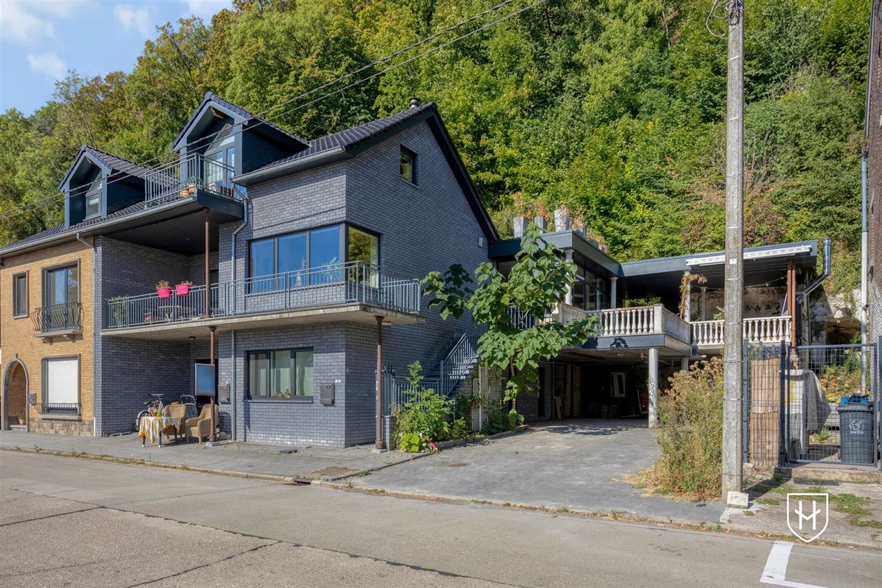 Riant duplex penthouse met 3 slaapkamers en twee badkamers, ruime parkeermogelijkheden en een fraai overdekt zwembad op een boogscheut van Maastricht