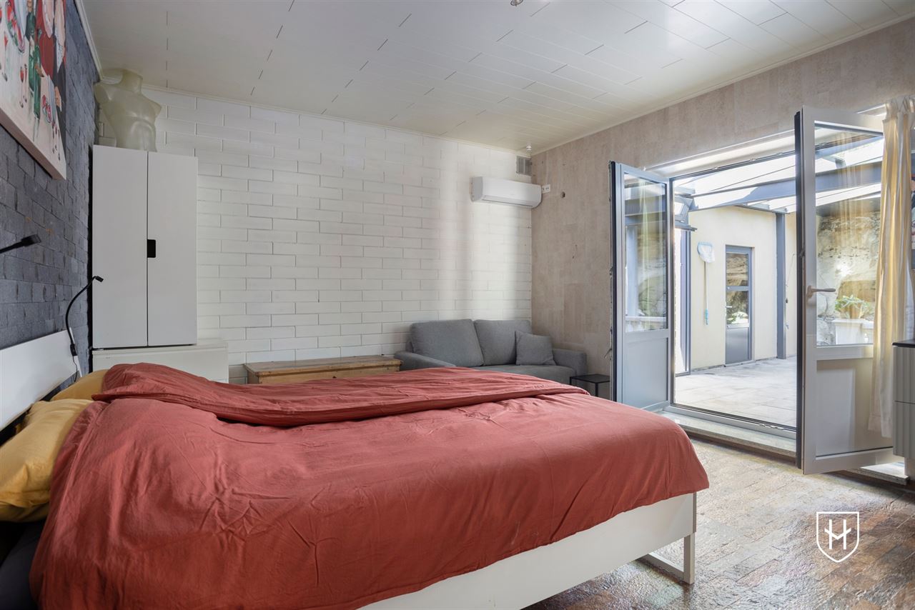 Riant duplex penthouse met 3 slaapkamers en twee badkamers, ruime parkeermogelijkheden en een fraai overdekt zwembad op een boogscheut van Maastricht