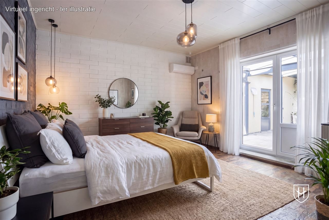 Spacious 3-bedroom duplex penthouse with two bathrooms, ample parking, and a beautiful indoor pool just a stone's throw from Maastricht