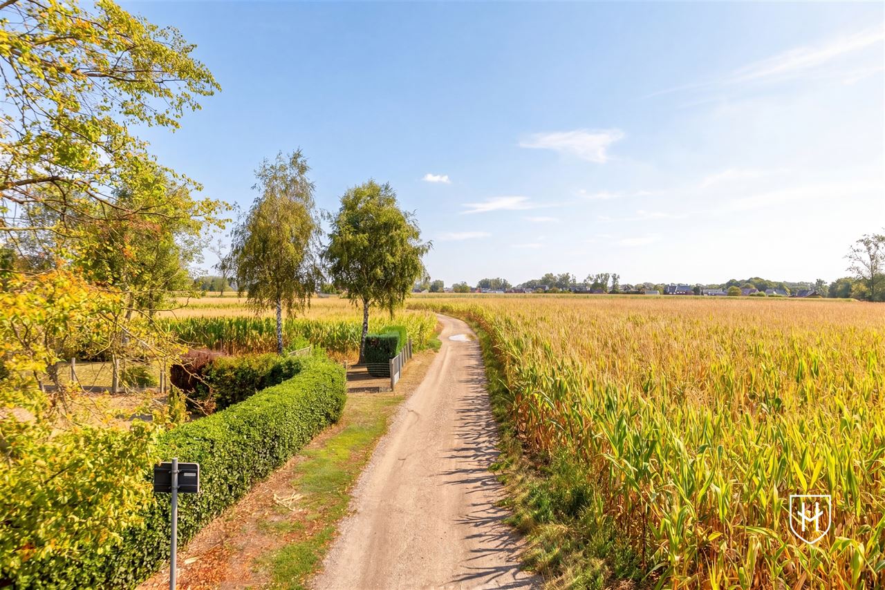 Architecturale loftwoning met hotel-chique interieur en vrij uitzicht op een uitstekende locatie aan de groene rand van Dilsen-Stokkem