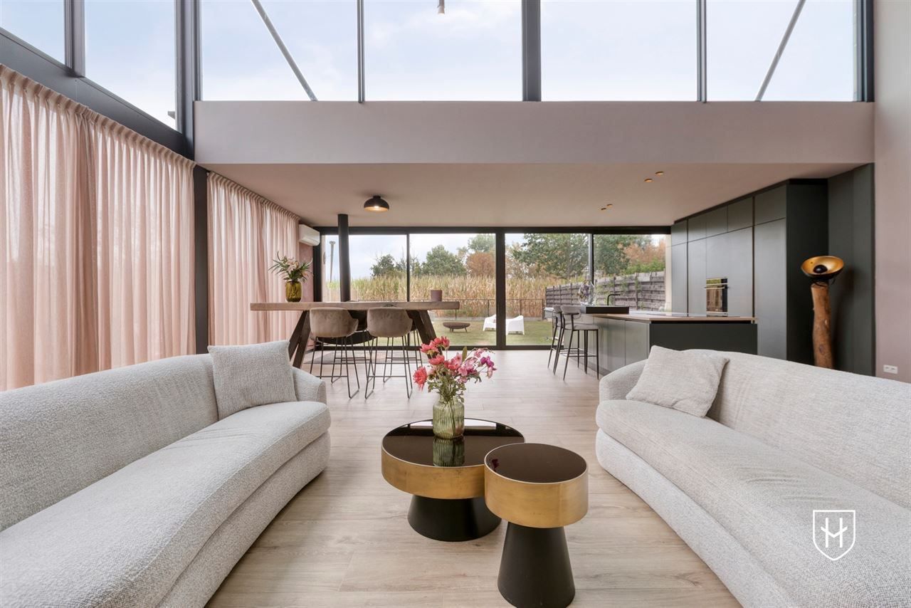 Architecturale loftwoning met hotel-chique interieur en vrij uitzicht op een uitstekende locatie aan de groene rand van Dilsen-Stokkem