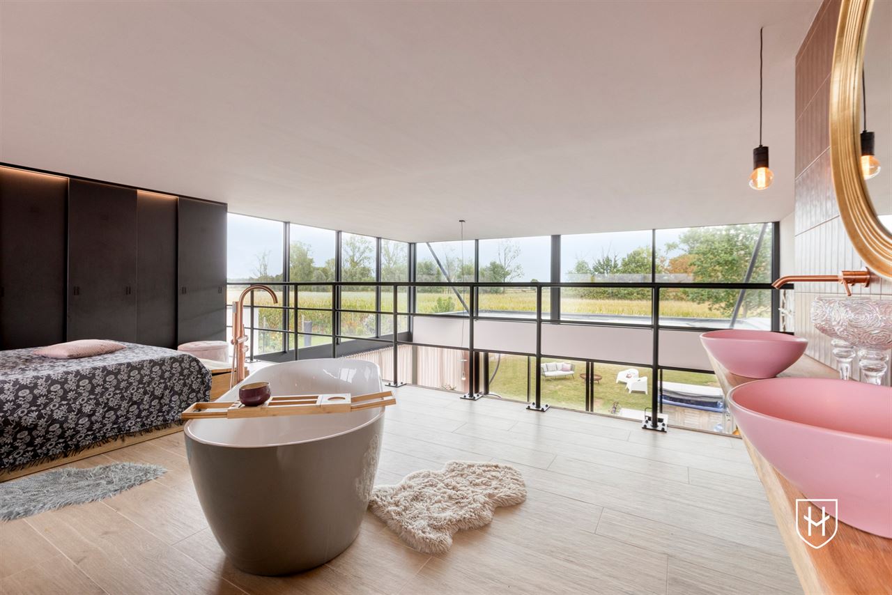 Architecturale loftwoning met hotel-chique interieur en vrij uitzicht op een uitstekende locatie aan de groene rand van Dilsen-Stokkem