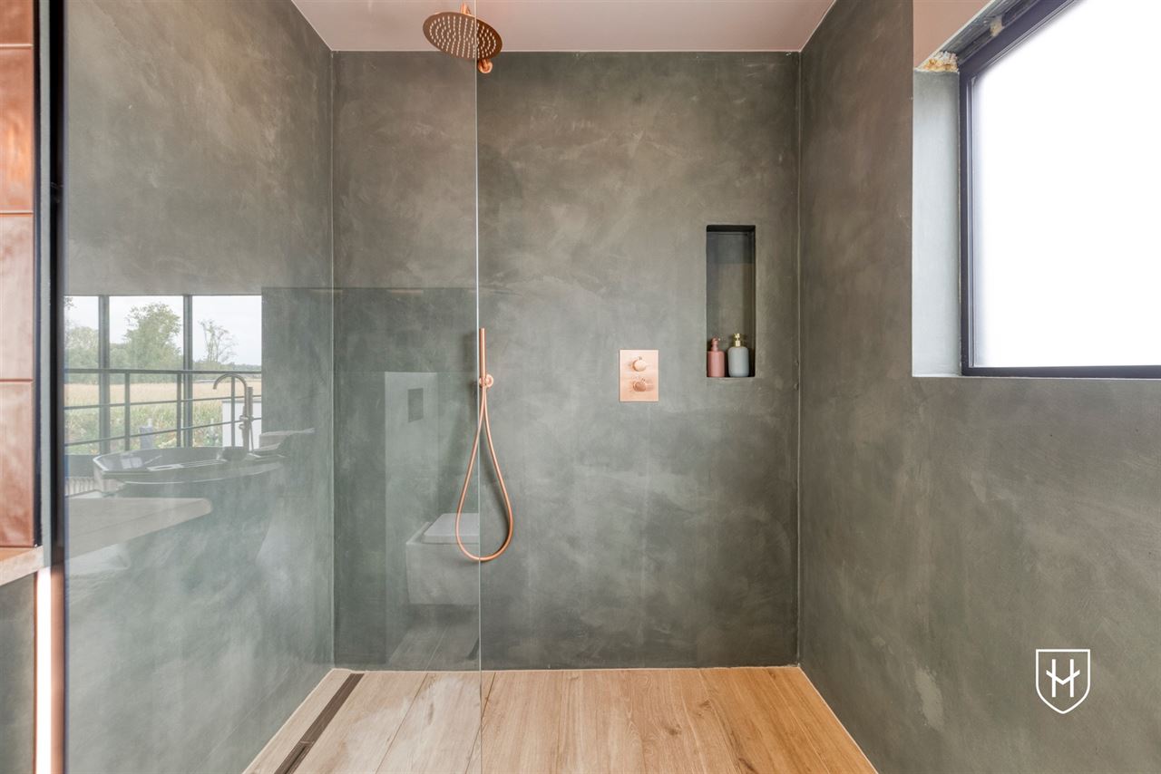 Architecturale loftwoning met hotel-chique interieur en vrij uitzicht op een uitstekende locatie aan de groene rand van Dilsen-Stokkem