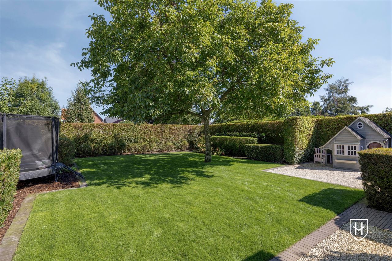 Perfect onderhouden en charmante cottage met 3 slaapkamers en prachtig aangelegde tuin in het centrum van Lommel