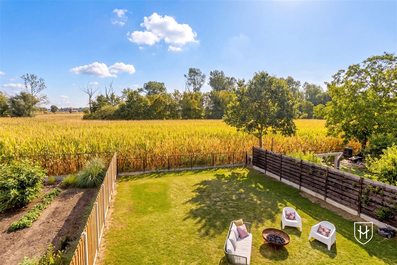 Architecturale loftwoning met hotel-chique interieur en vrij uitzicht op een uitstekende locatie aan de groene rand van Dilsen-Stokkem