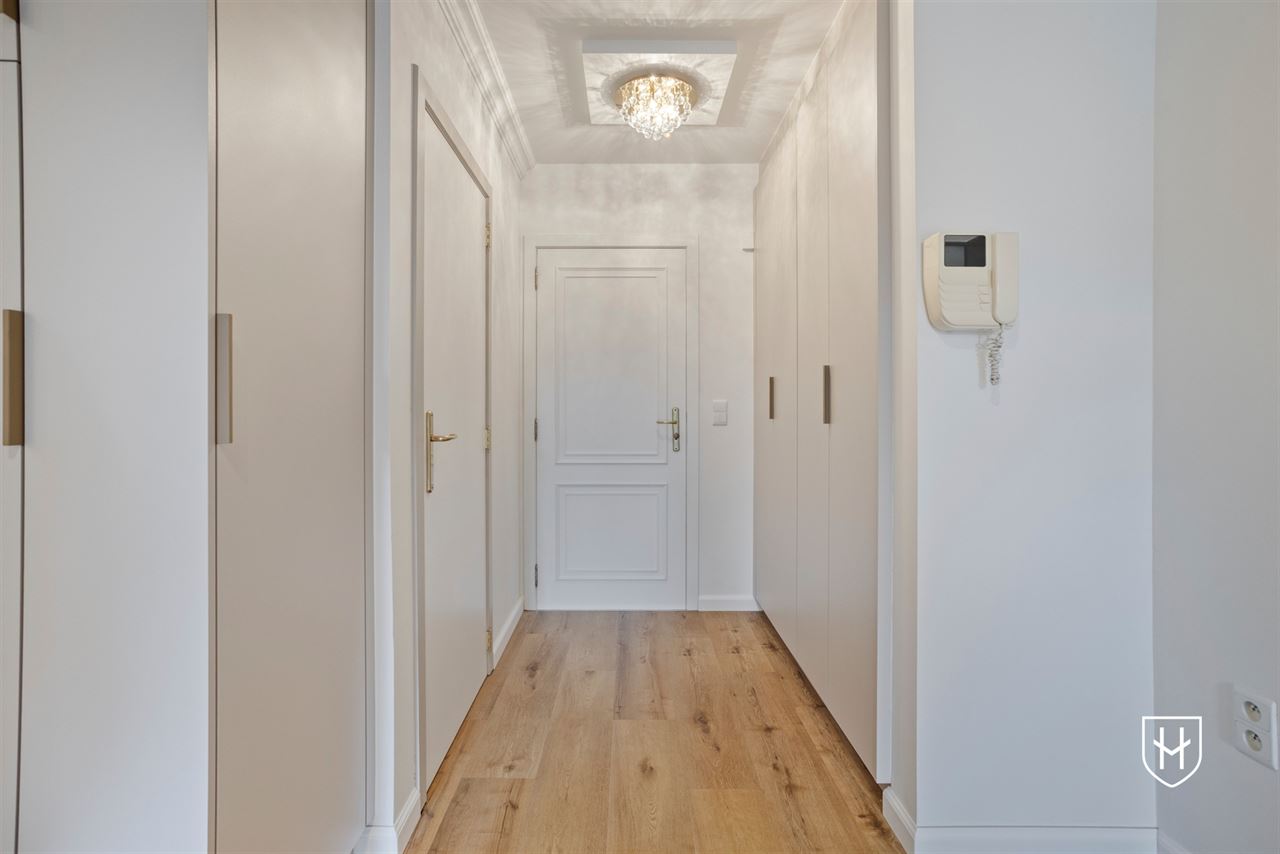 Gelijkvloerse vernieuwde assistentieflat met terras op exclusief 17de eeuws kasteeldomein in het pittoreske Brugge