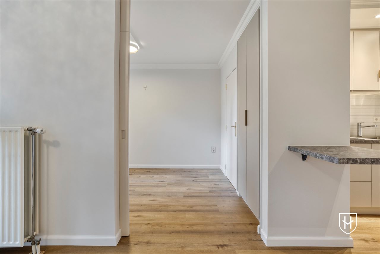 Gelijkvloerse vernieuwde assistentieflat met terras op exclusief 17de eeuws kasteeldomein in het pittoreske Brugge
