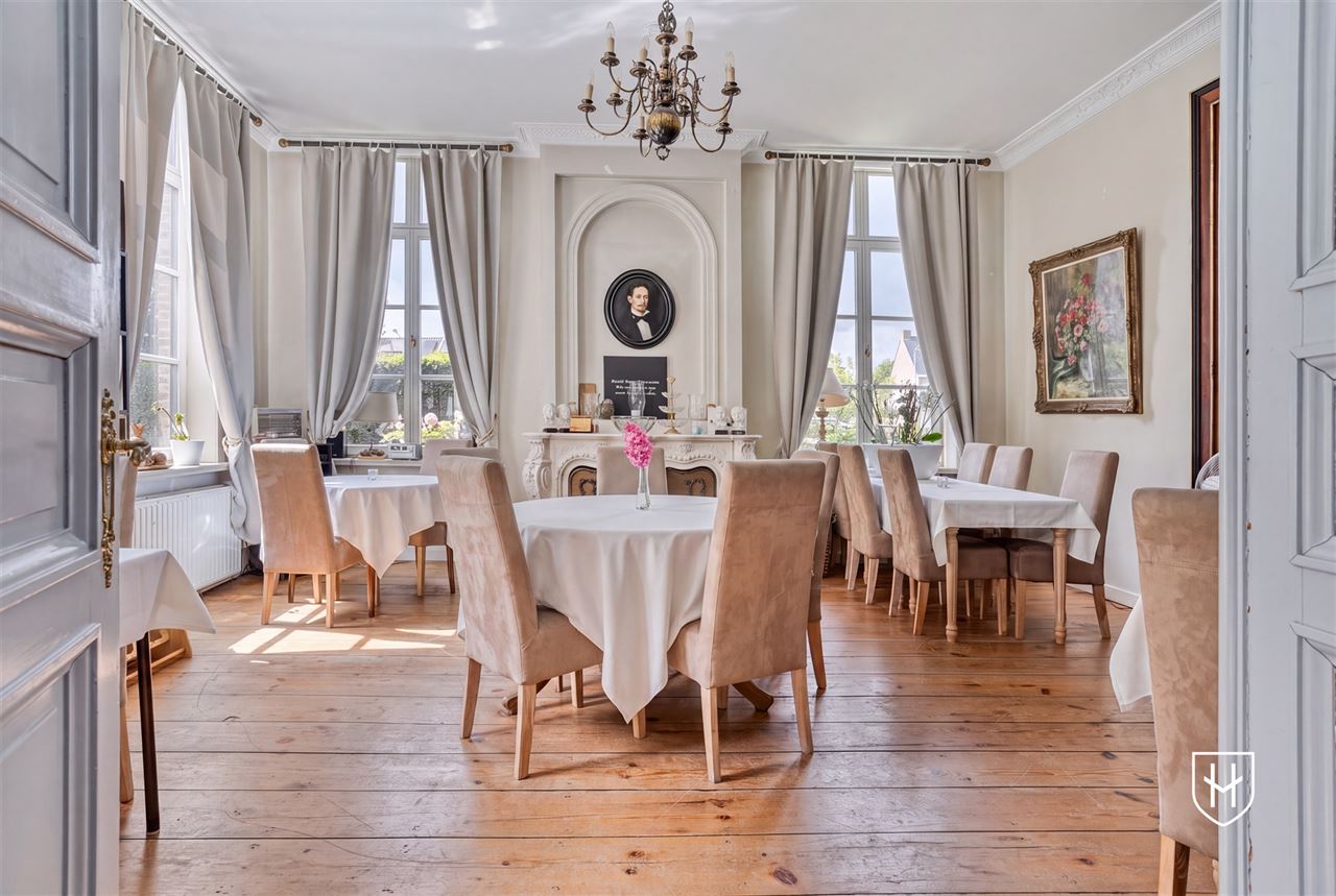 Gelijkvloerse vernieuwde assistentieflat met terras op exclusief 17de eeuws kasteeldomein in het pittoreske Brugge