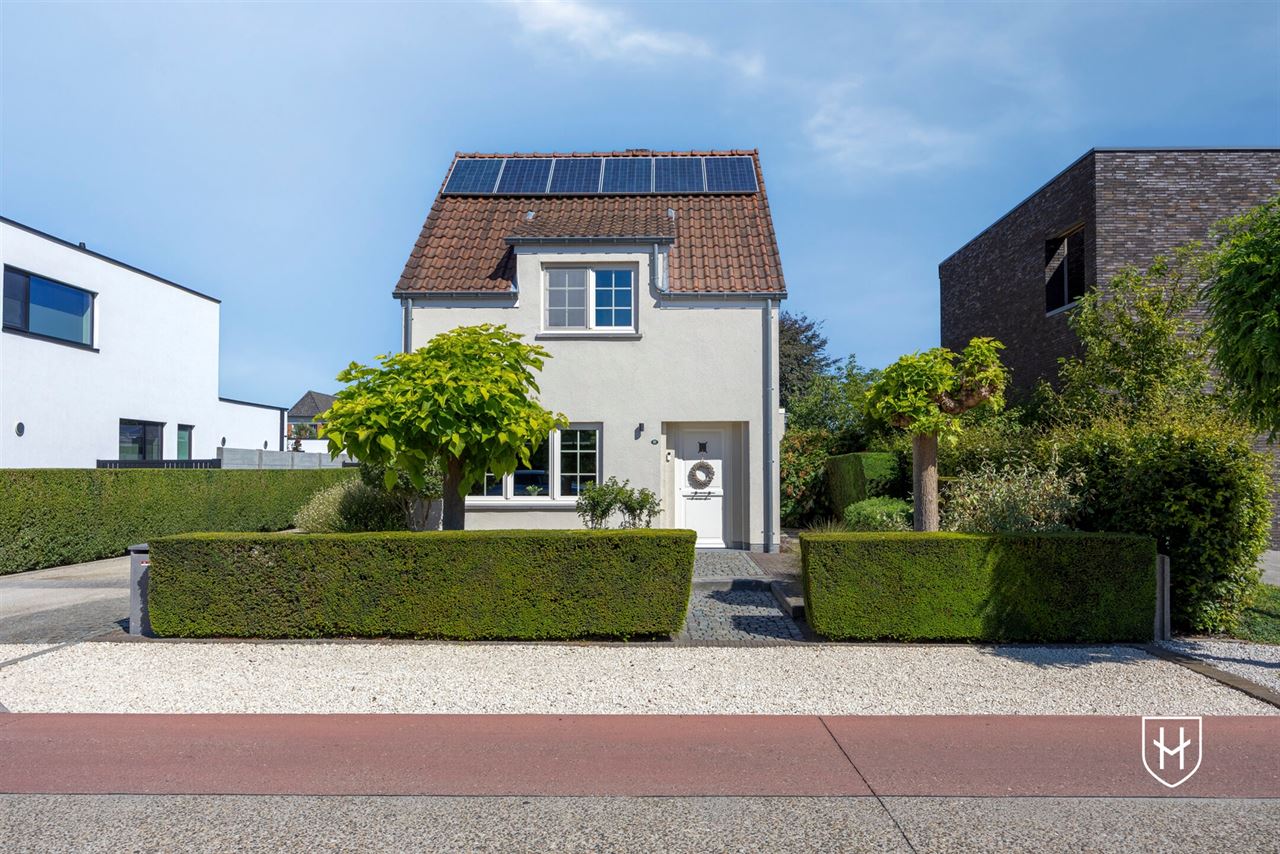 Perfect onderhouden en charmante cottage met 3 slaapkamers en prachtig aangelegde tuin in het centrum van Lommel