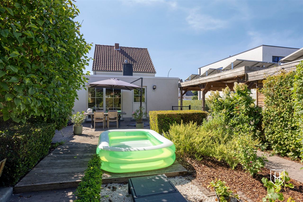 Perfect onderhouden en charmante cottage met 3 slaapkamers en prachtig aangelegde tuin in het centrum van Lommel