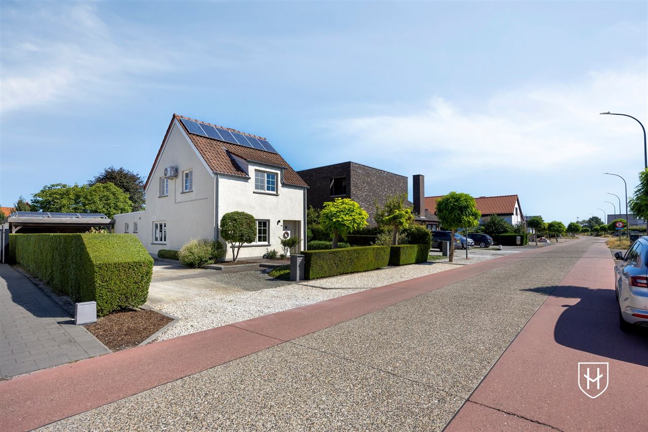 Perfect onderhouden en charmante cottage met 3 slaapkamers en prachtig aangelegde tuin in het centrum van Lommel
