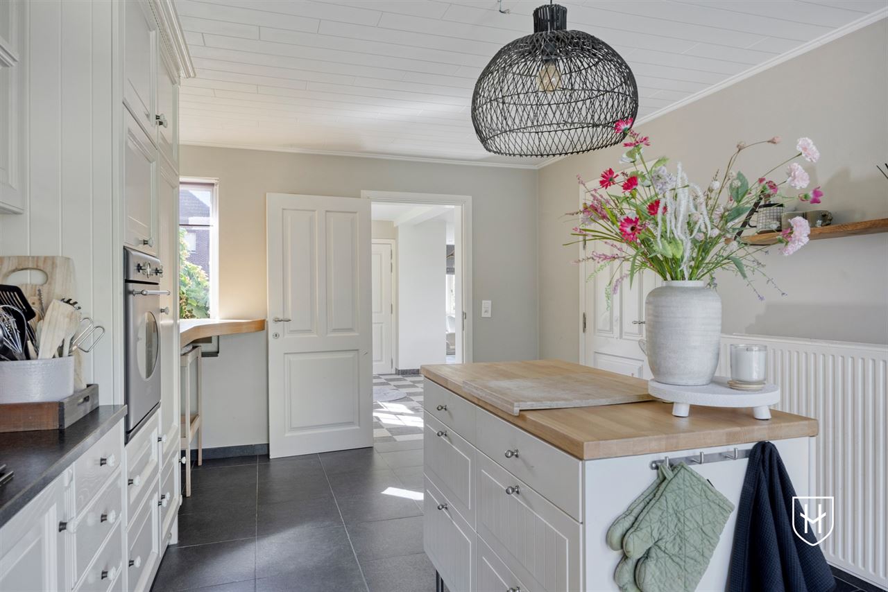 Perfect onderhouden en charmante cottage met 3 slaapkamers en prachtig aangelegde tuin in het centrum van Lommel