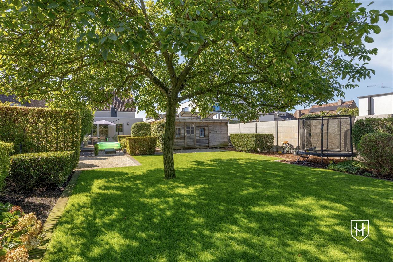 Perfect onderhouden en charmante cottage met 3 slaapkamers en prachtig aangelegde tuin in het centrum van Lommel