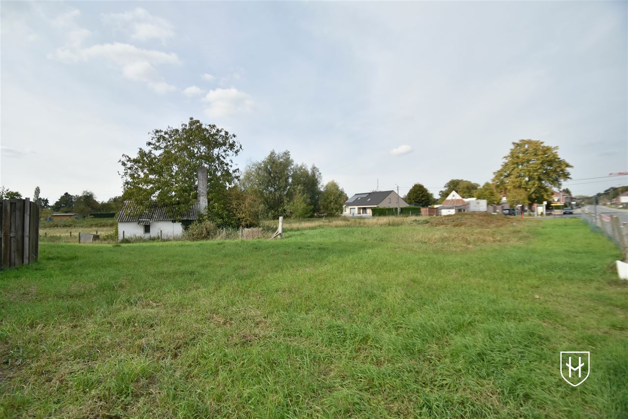 Perceel (project)grond van 12a 76ca (1.276 m²)op zichtlocatie te Rotem met de mogelijkheid om te verkavelen of het ontwikkelen van een appartementencomplex.