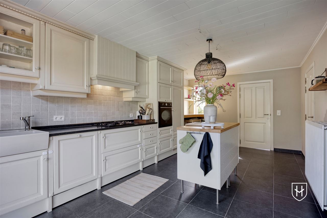 Perfect onderhouden en charmante cottage met 3 slaapkamers en prachtig aangelegde tuin in het centrum van Lommel