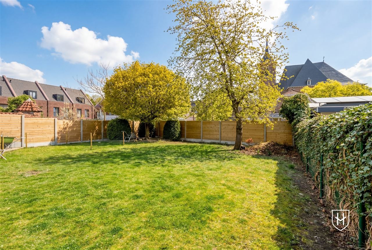Particularly charming living experience consisting of two residential entities in a coveted location in the center of Oud-Rekem