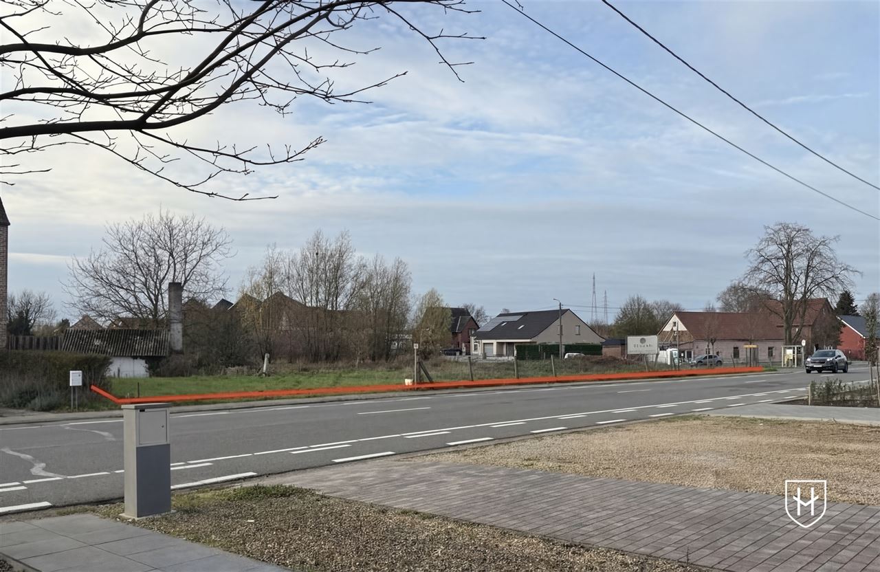 Perceel (project)grond van 12a 76ca (1.276 m²)op zichtlocatie te Rotem met de mogelijkheid om te verkavelen of het ontwikkelen van een appartementencomplex.