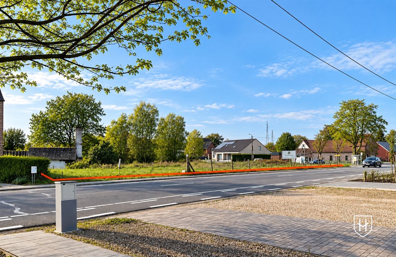 Terrain (projet) de 12a 76ca (1.276 m²) sur un site de premier plan à Rotem avec possibilité de subdivision ou de développement d'un complexe d'appartements.