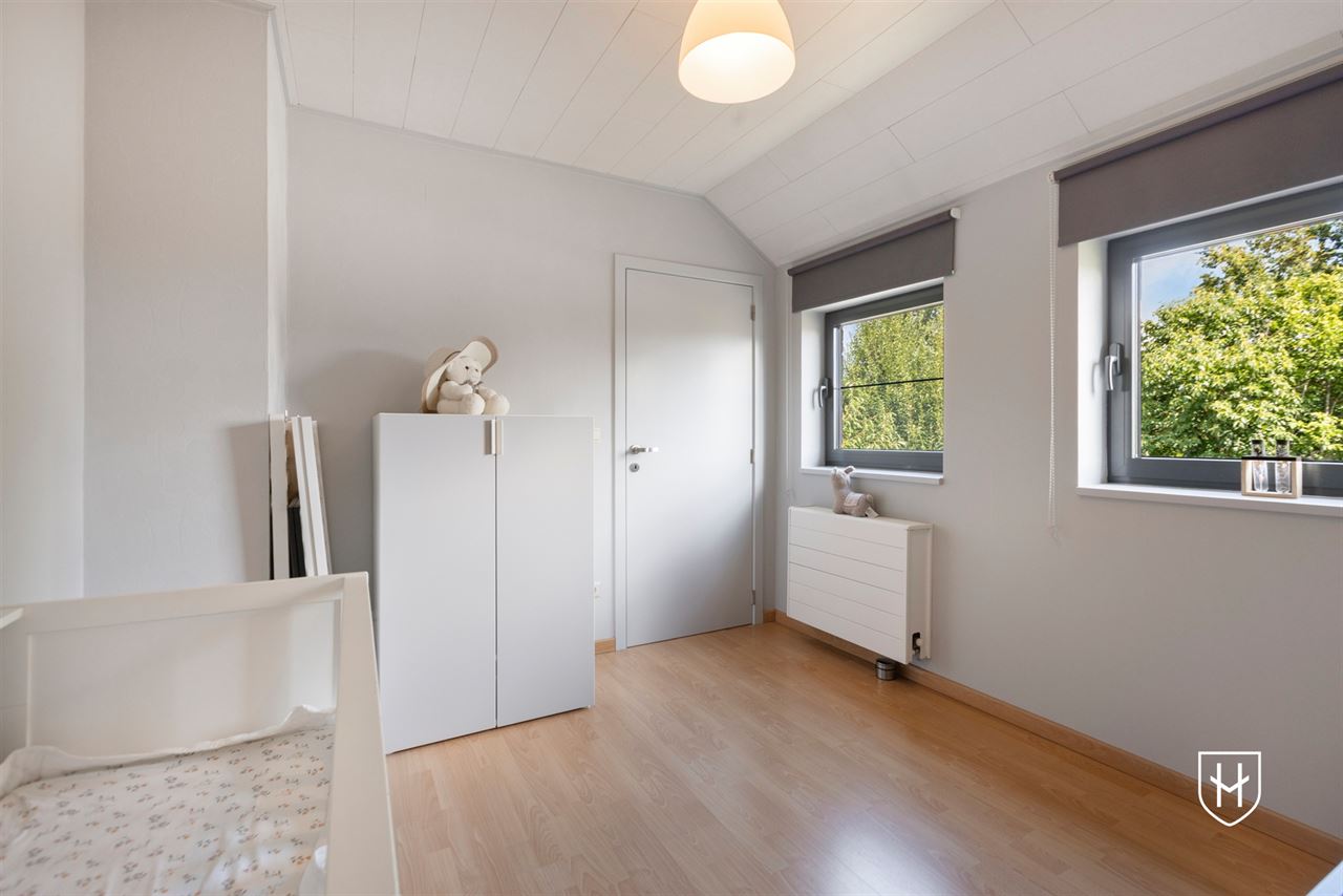 Royale (kangoeroe)woning met paardenweide, 6 slaapkamers, riant souterrain en dubbele garage, op een unieke locatie aan de bosrand van Lanaken-Gellik