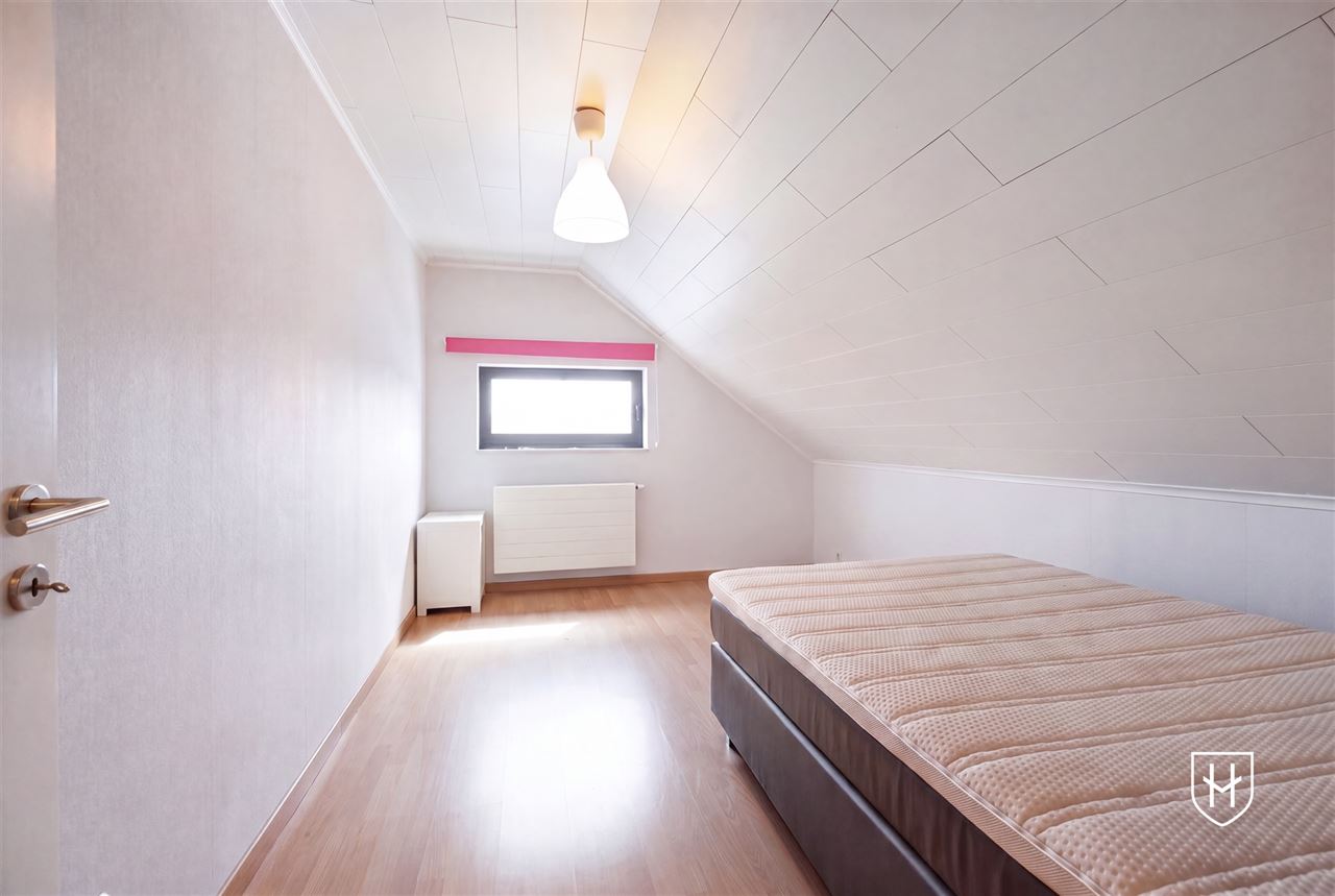Royale (kangoeroe)woning met paardenweide, 6 slaapkamers, riant souterrain en dubbele garage, op een unieke locatie aan de bosrand van Lanaken-Gellik