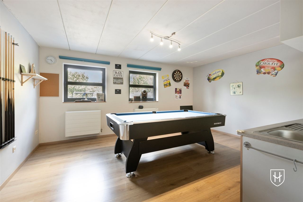 Royale (kangoeroe)woning met paardenweide, 6 slaapkamers, riant souterrain en dubbele garage, op een unieke locatie aan de bosrand van Lanaken-Gellik