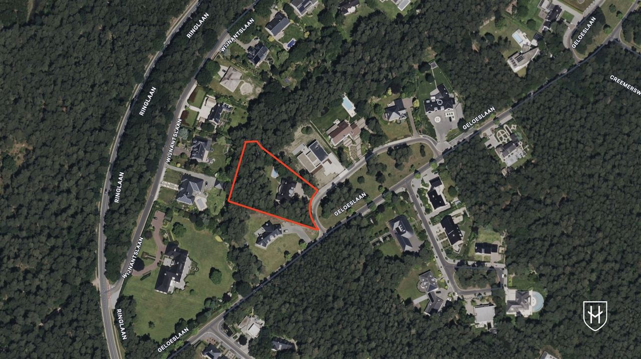 Exclusieve, royale villa in prestigieuze villawijk te Maasmechelen gelegen op een prachtig perceel van 3.859 m², grenzend aan een bosrijk natuurgebied.