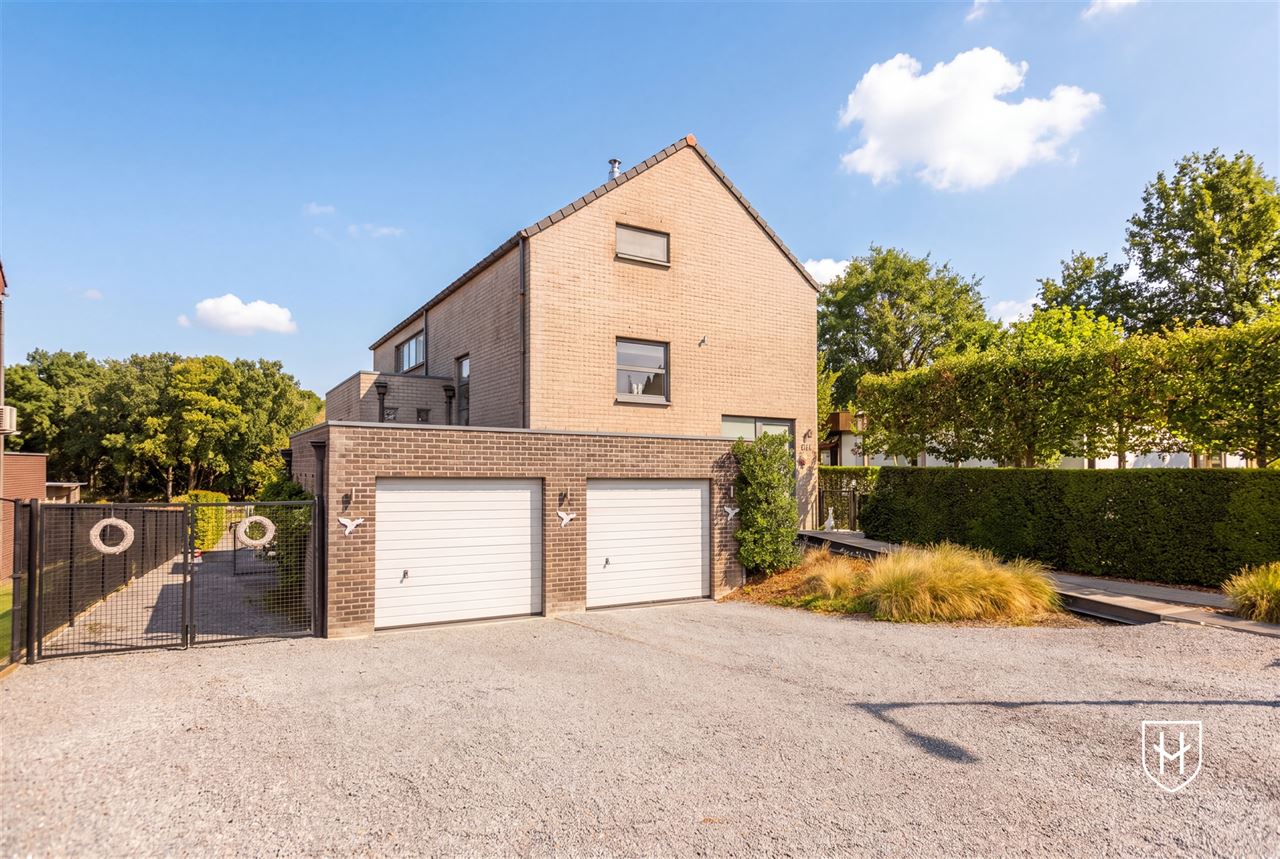 Royale (kangoeroe)woning met paardenweide, 6 slaapkamers, riant souterrain en dubbele garage, op een unieke locatie aan de bosrand van Lanaken-Gellik