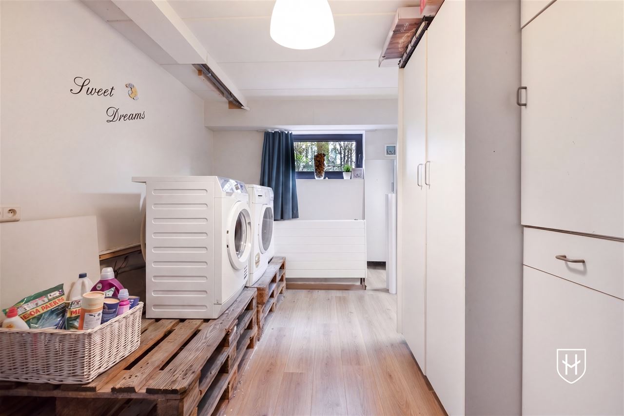 Royale (kangoeroe)woning met paardenweide, 6 slaapkamers, riant souterrain en dubbele garage, op een unieke locatie aan de bosrand van Lanaken-Gellik