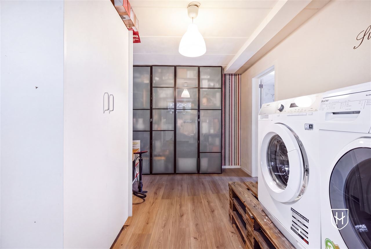 Royale (kangoeroe)woning met paardenweide, 6 slaapkamers, riant souterrain en dubbele garage, op een unieke locatie aan de bosrand van Lanaken-Gellik