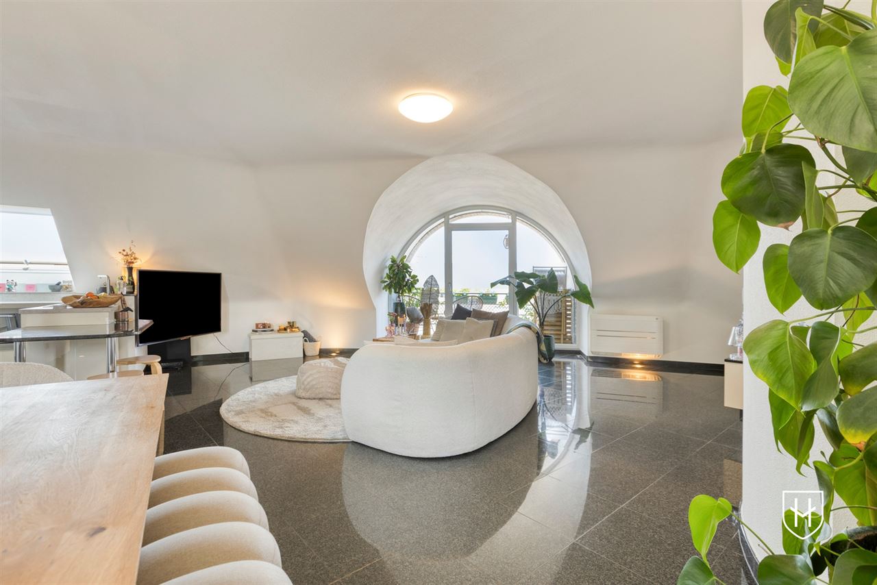 Smaakvol design-penthouse met autostandplaats en twee terrassen, mooi gelegen nabij het centrum van Lanaken
