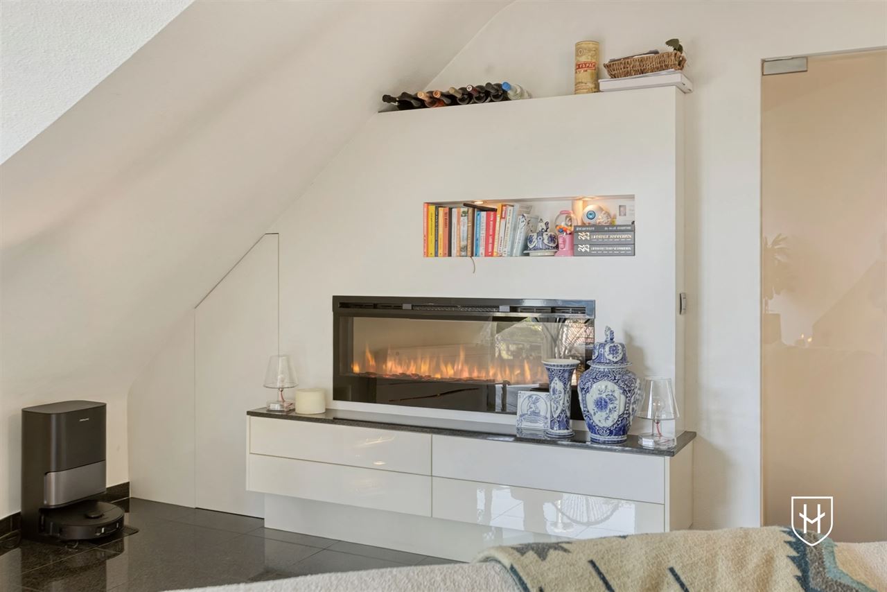 Smaakvol design-penthouse met autostandplaats en twee terrassen, mooi gelegen nabij het centrum van Lanaken