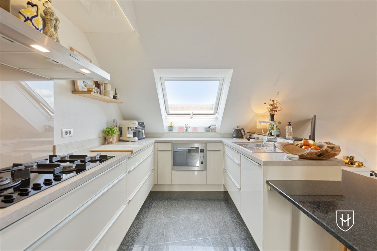 Smaakvol design-penthouse met autostandplaats en twee terrassen, mooi gelegen nabij het centrum van Lanaken