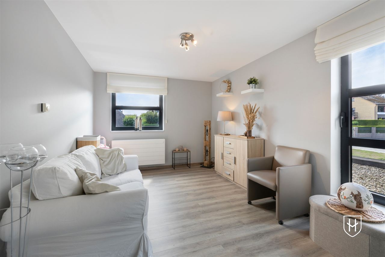 Royale (kangoeroe)woning met paardenweide, 6 slaapkamers, riant souterrain en dubbele garage, op een unieke locatie aan de bosrand van Lanaken-Gellik