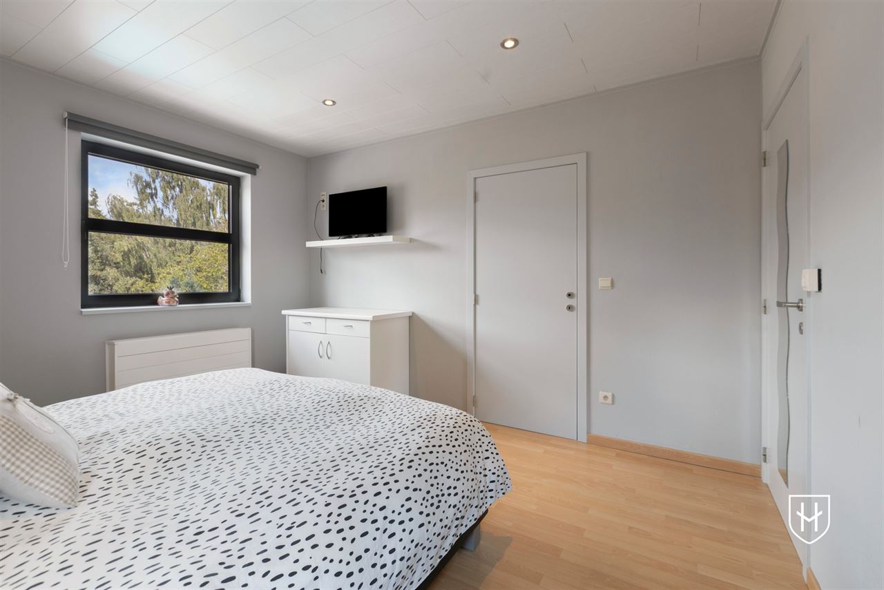 Royale (kangoeroe)woning met paardenweide, 6 slaapkamers, riant souterrain en dubbele garage, op een unieke locatie aan de bosrand van Lanaken-Gellik