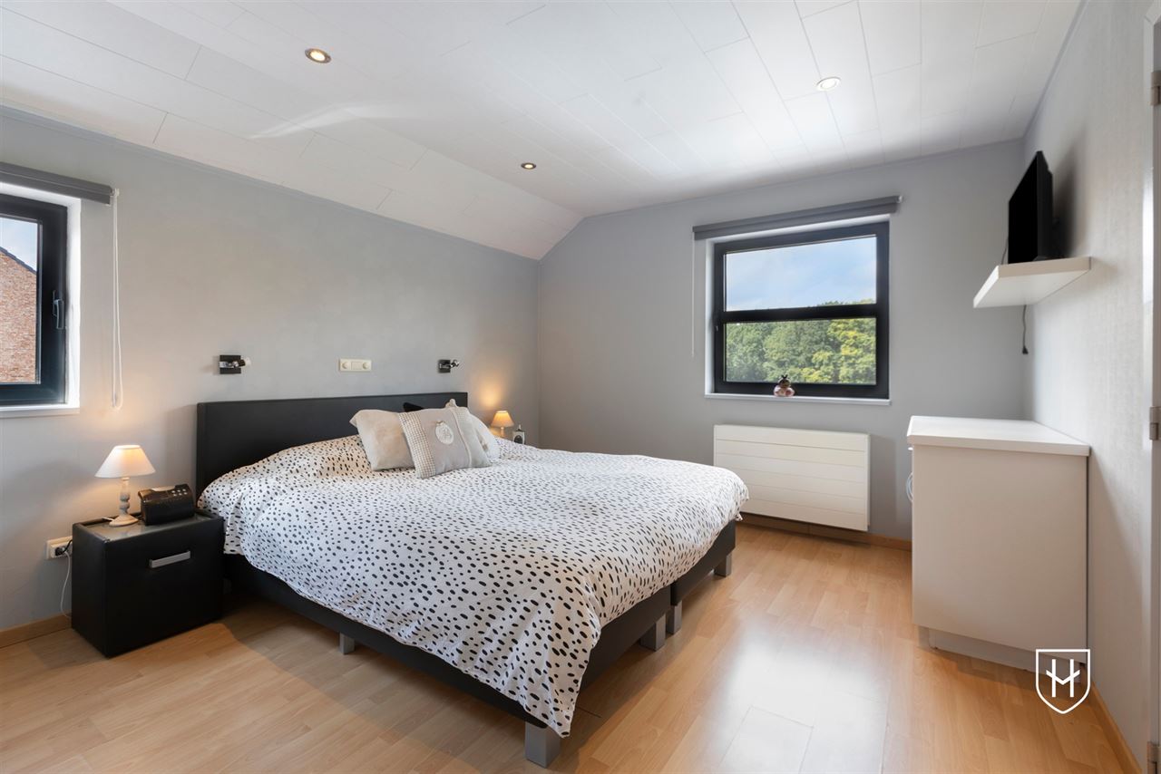 Royale (kangoeroe)woning met paardenweide, 6 slaapkamers, riant souterrain en dubbele garage, op een unieke locatie aan de bosrand van Lanaken-Gellik