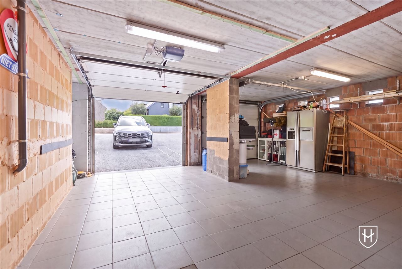 Royale (kangoeroe)woning met paardenweide, 6 slaapkamers, riant souterrain en dubbele garage, op een unieke locatie aan de bosrand van Lanaken-Gellik