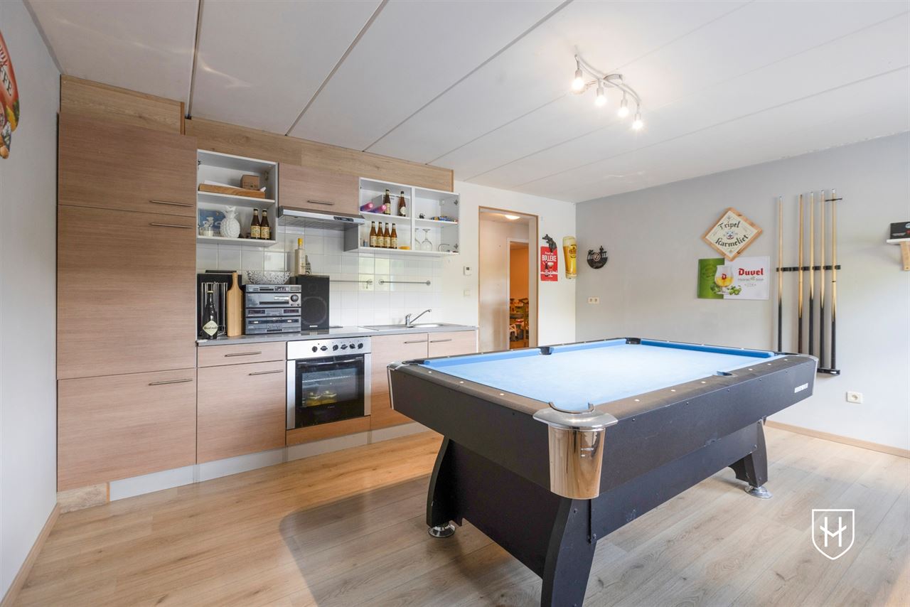 Royale (kangoeroe)woning met paardenweide, 6 slaapkamers, riant souterrain en dubbele garage, op een unieke locatie aan de bosrand van Lanaken-Gellik