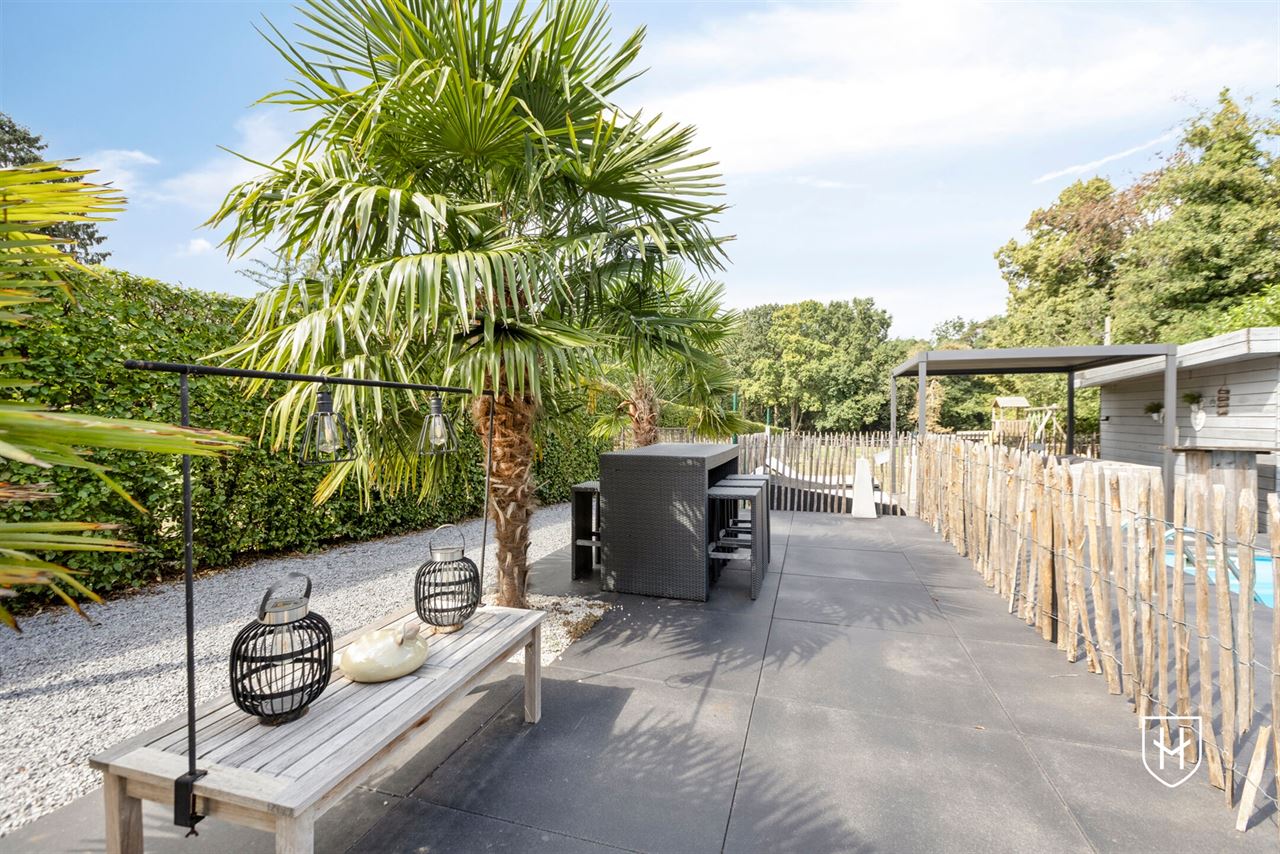 Royale (kangoeroe)woning met paardenweide, 6 slaapkamers, riant souterrain en dubbele garage, op een unieke locatie aan de bosrand van Lanaken-Gellik