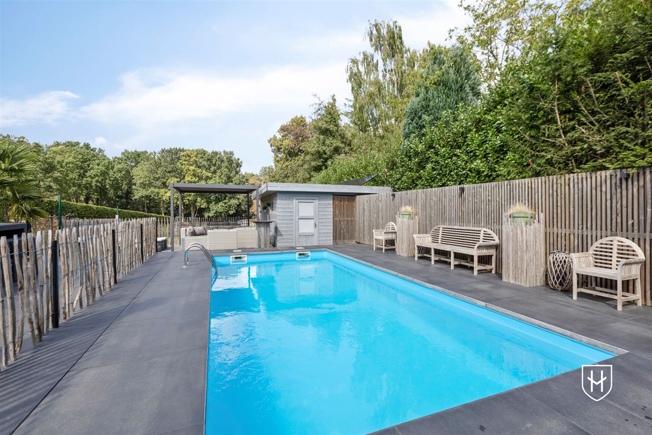 Royale (kangoeroe)woning met paardenweide, 6 slaapkamers, riant souterrain en dubbele garage, op een unieke locatie aan de bosrand van Lanaken-Gellik