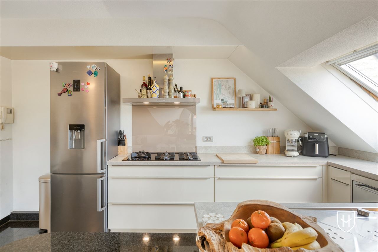 Smaakvol design-penthouse met autostandplaats en twee terrassen, mooi gelegen nabij het centrum van Lanaken