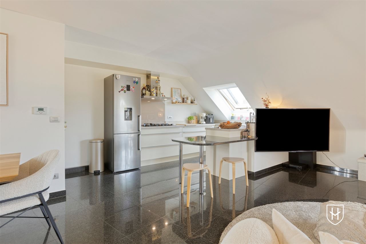 Smaakvol design-penthouse met autostandplaats en twee terrassen, mooi gelegen nabij het centrum van Lanaken