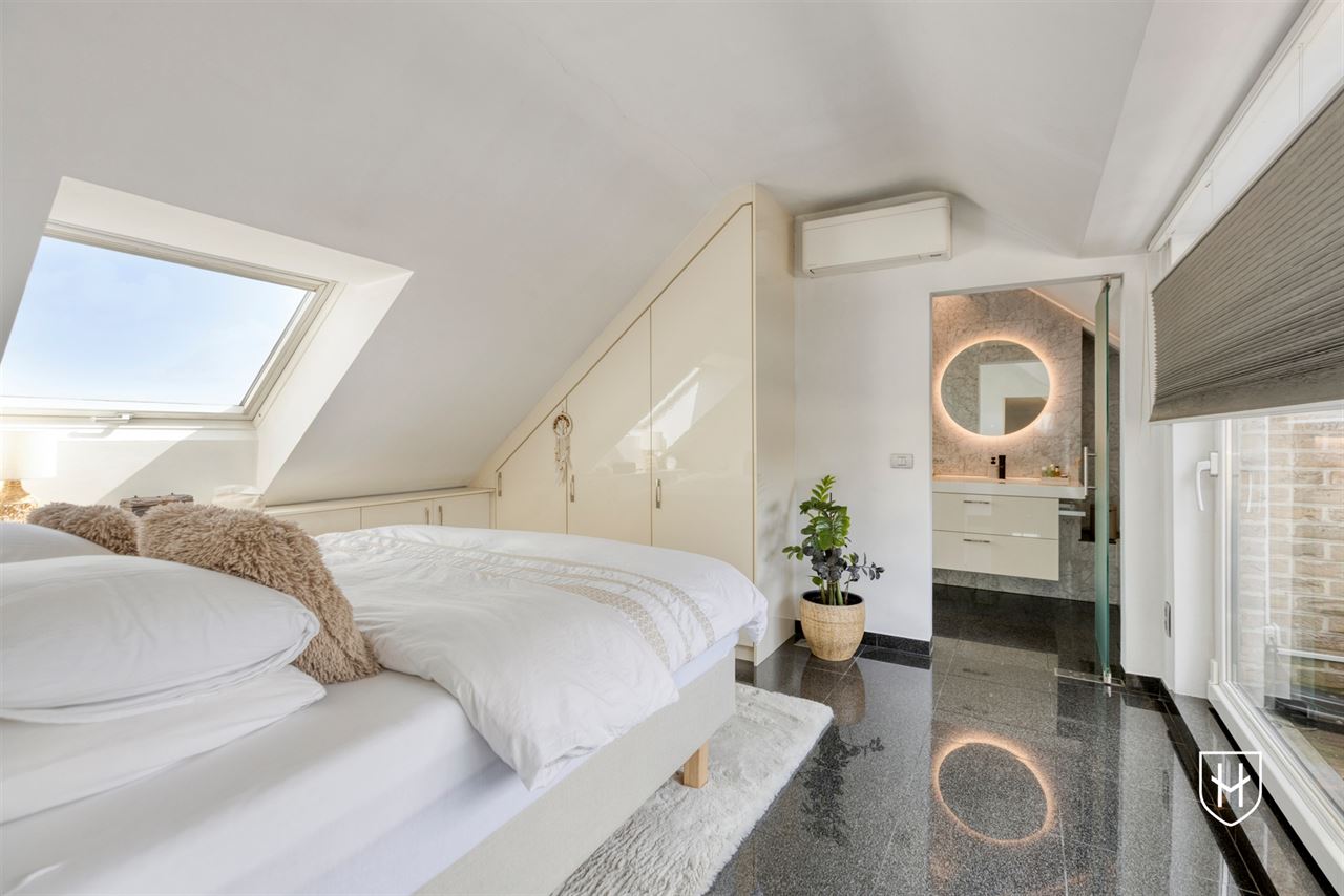 Smaakvol design-penthouse met autostandplaats en twee terrassen, mooi gelegen nabij het centrum van Lanaken