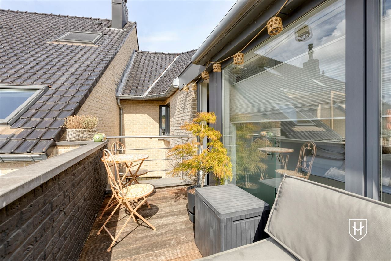 Smaakvol design-penthouse met autostandplaats en twee terrassen, mooi gelegen nabij het centrum van Lanaken