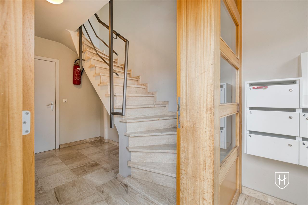 Smaakvol design-penthouse met autostandplaats en twee terrassen, mooi gelegen nabij het centrum van Lanaken