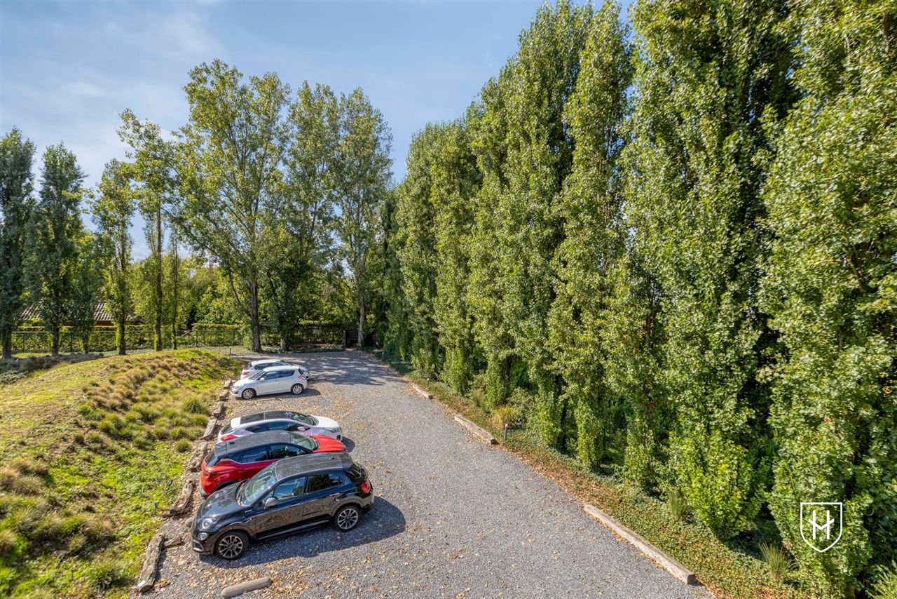 Modern wooncomfort in historische hoeve : recente woning met groot terras, privétuin én parking aan de achterzijde van het complex, rustig en landelijk gelegen te Lanaken-Kesselt